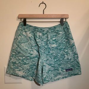 Patagonia Baggies 5” Mens small. Good Condition!